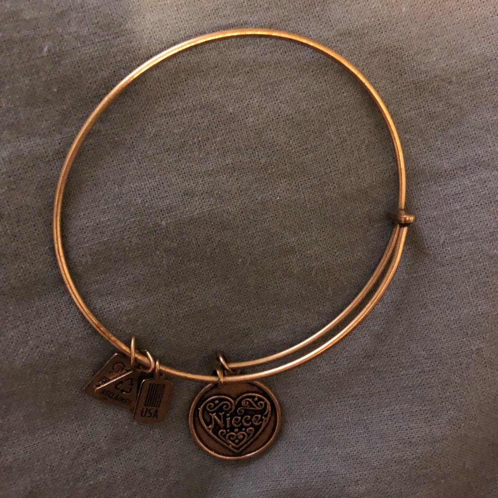 WIND AND FIRE NIECE CHARM BRACELET